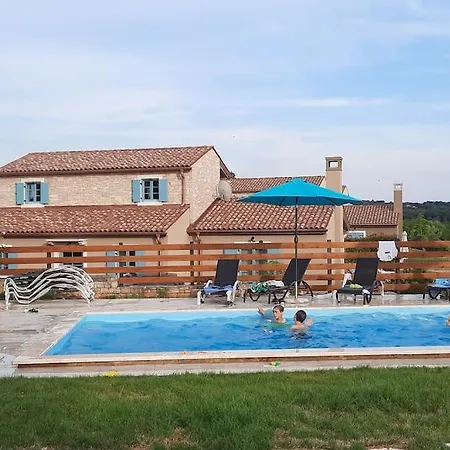 For 8 People, Pool + Sea View *