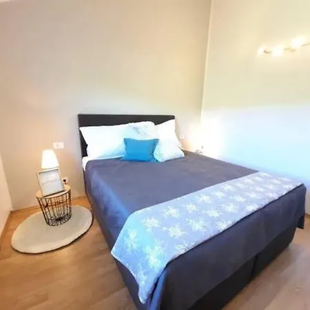 Villa For 8 People, Pool + Sea View *