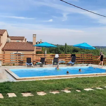 For 8 People, Pool + Sea View Vila *