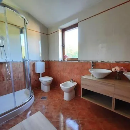 For 8 People, Pool + Sea View Vila *