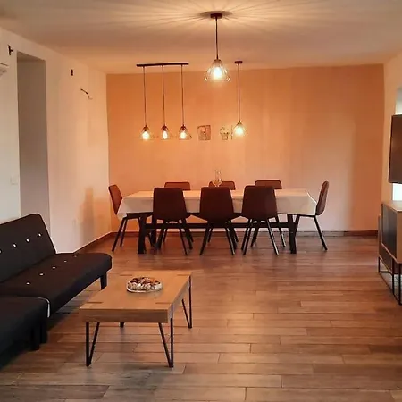 For 8 People, Pool + Sea View * Vilanija